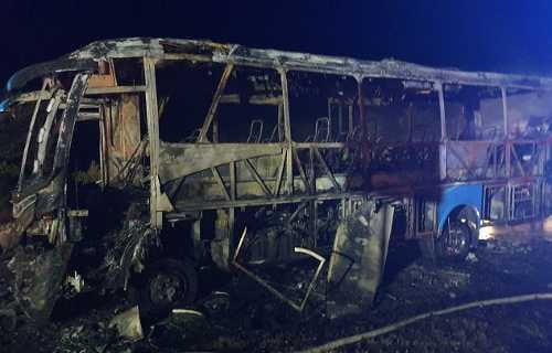 Queman autobús en Toluca; fiscalía ya investiga